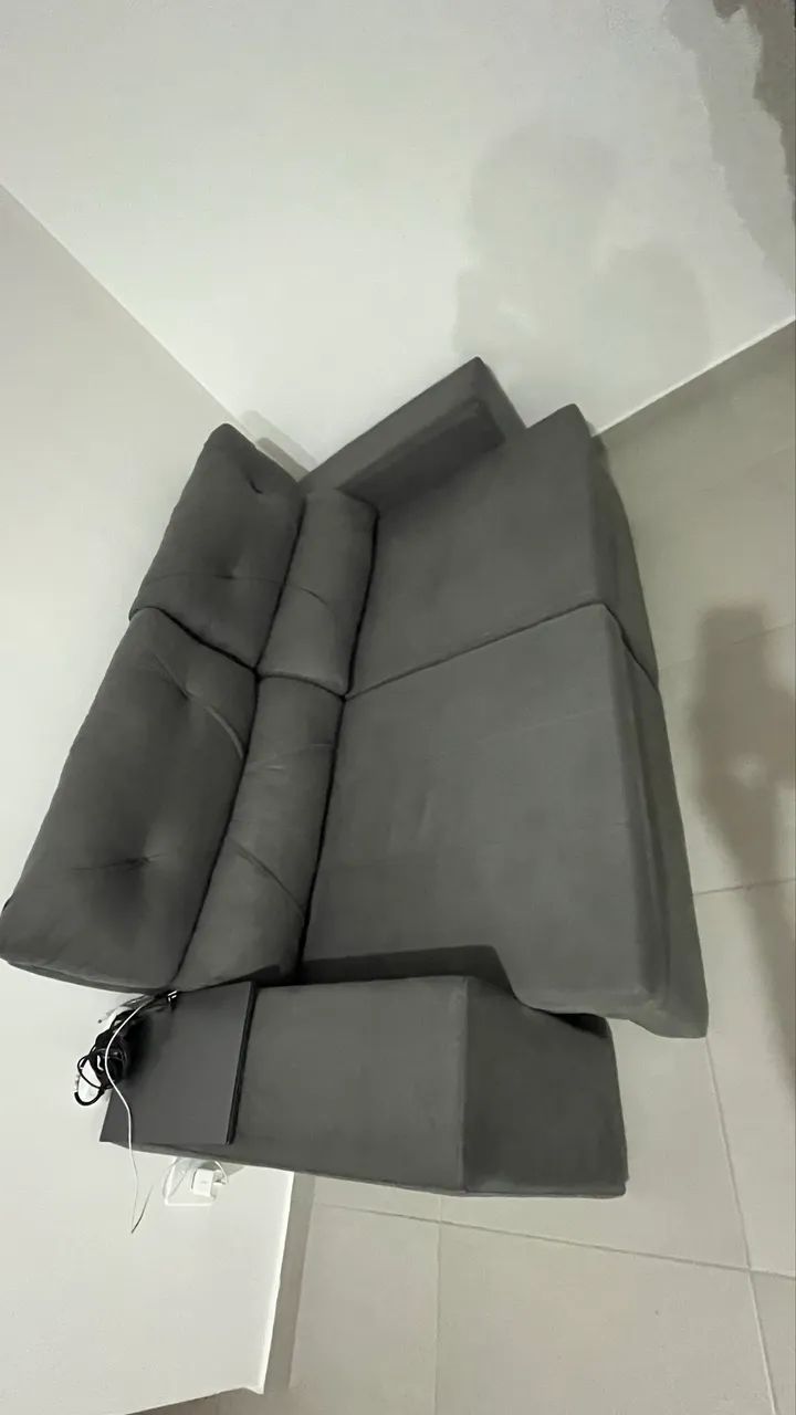 Sofá 3 lugares Novo. 1 semana de uso 