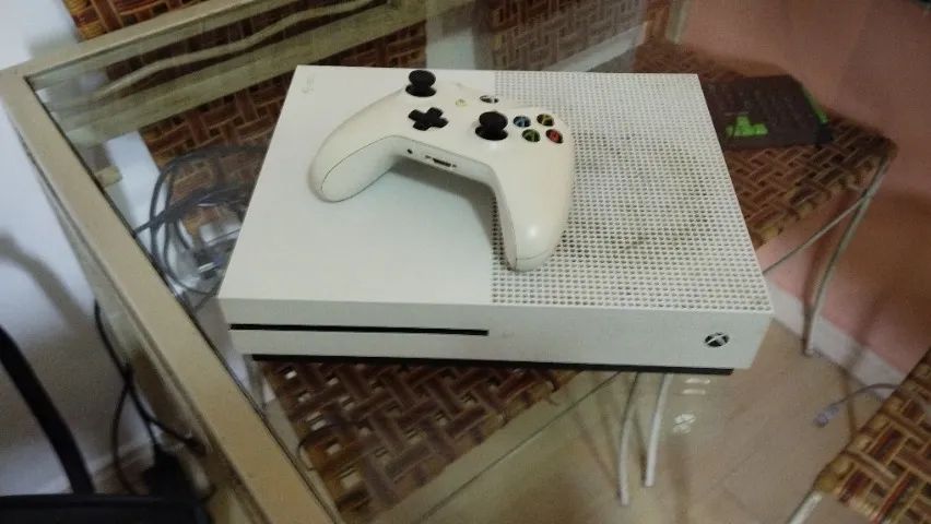Xbox one s 1 TB mais 2 jogos - Foto 3