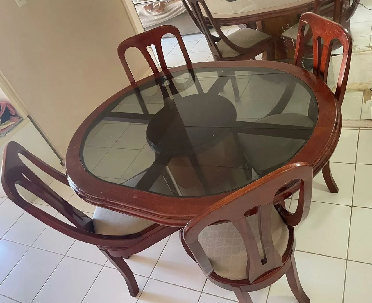 Vende -se conjunto de mesa de jantar 
