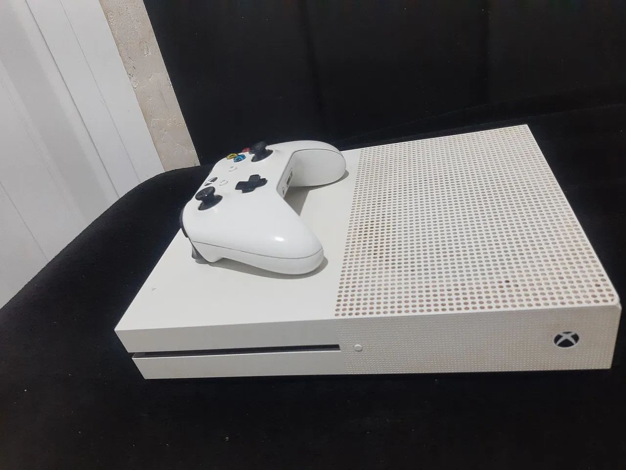 Vende-se Xbox one X usado com 1 controle e 8 jogos físicos  - Foto 2