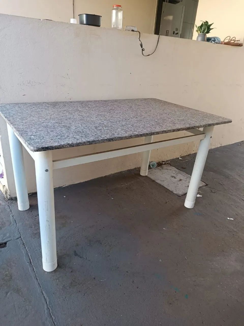 Vende mesa sem as cadeiras 