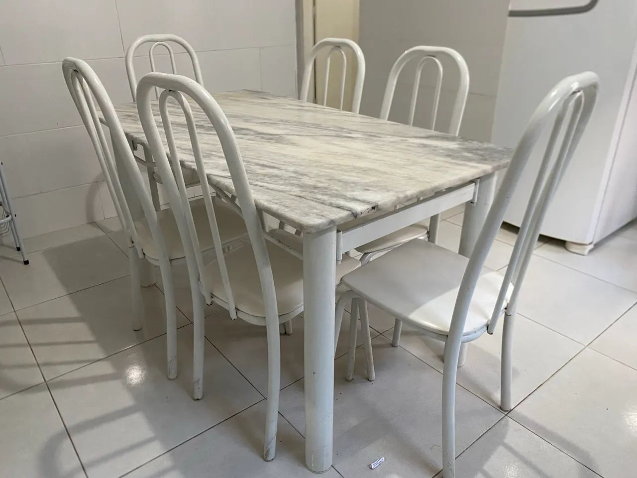 Mesa mármore branco 6 cadeiras 