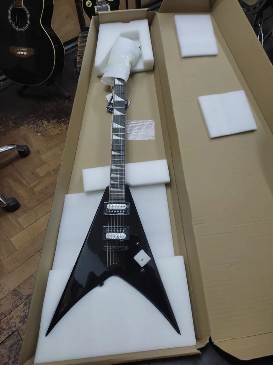 Guitarra Jackson Flying V - Foto 2