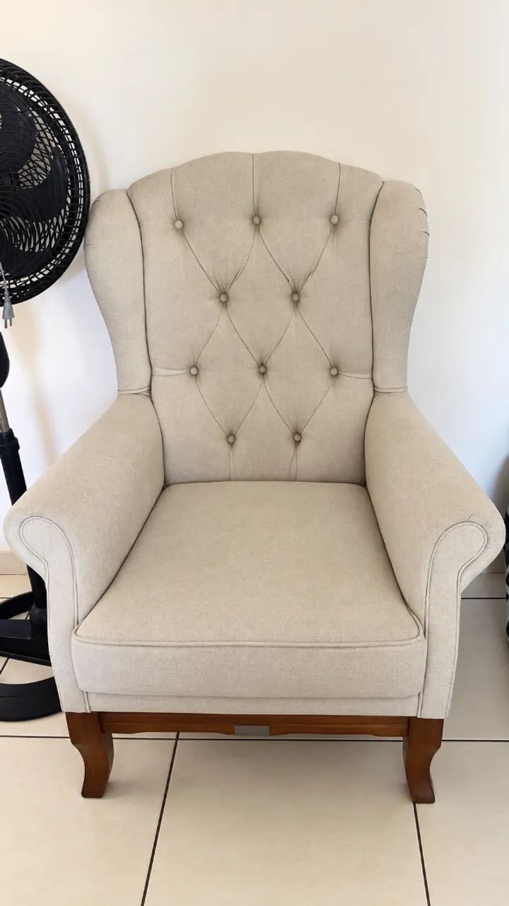 Poltrona de Amamentação / Decorativa Júlia Provençal com Capitonê