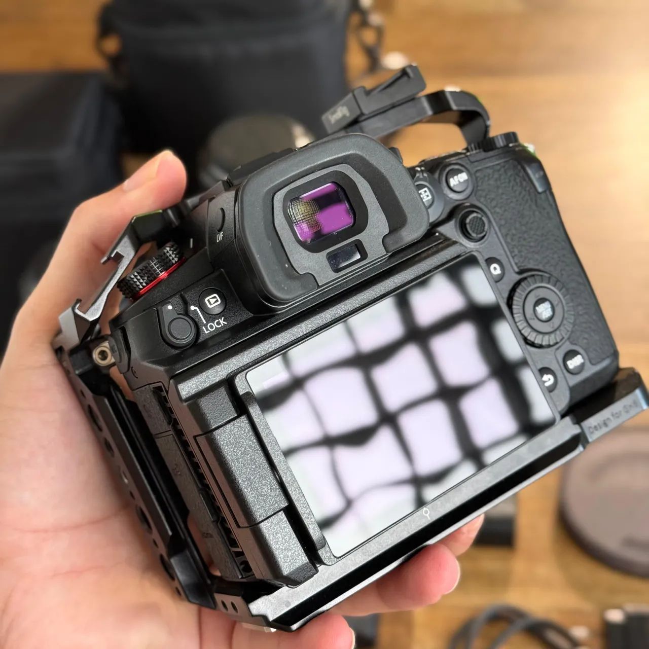 Câmera Panasonic Lumix GH6 + Lentes + Cage+ Cartão  - Foto 2