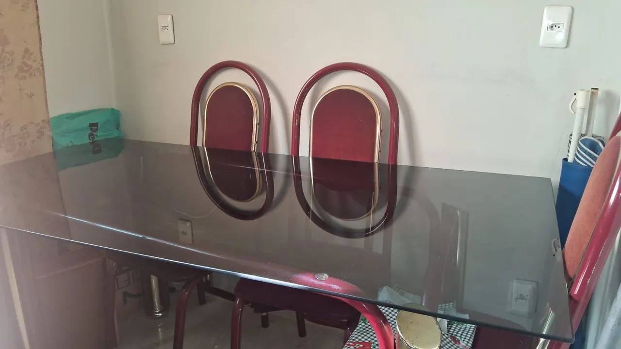 Mesa com 6 cadeiras 