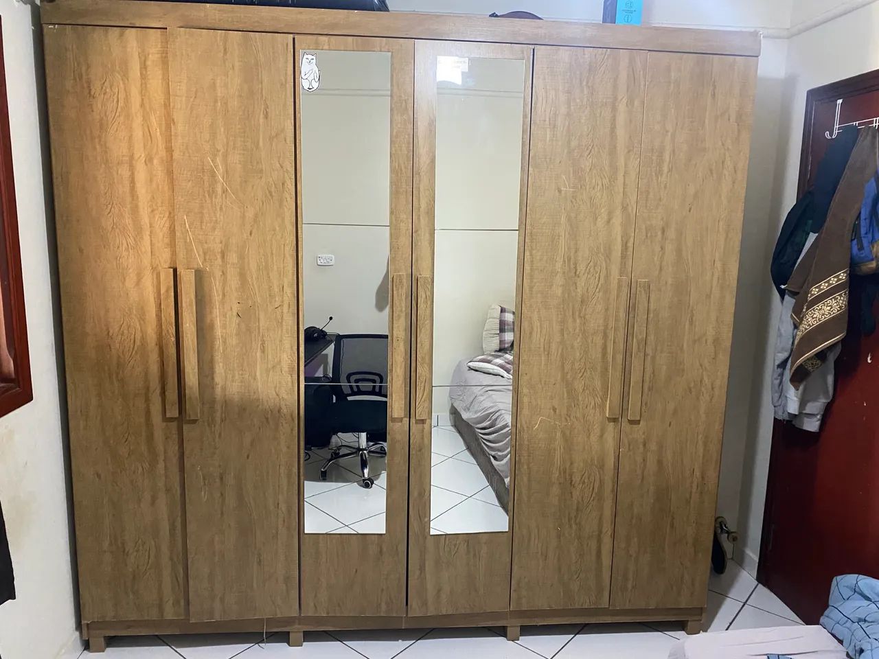 Armário 6 portas com 4 gavetas e dois espelhos  - Foto 3