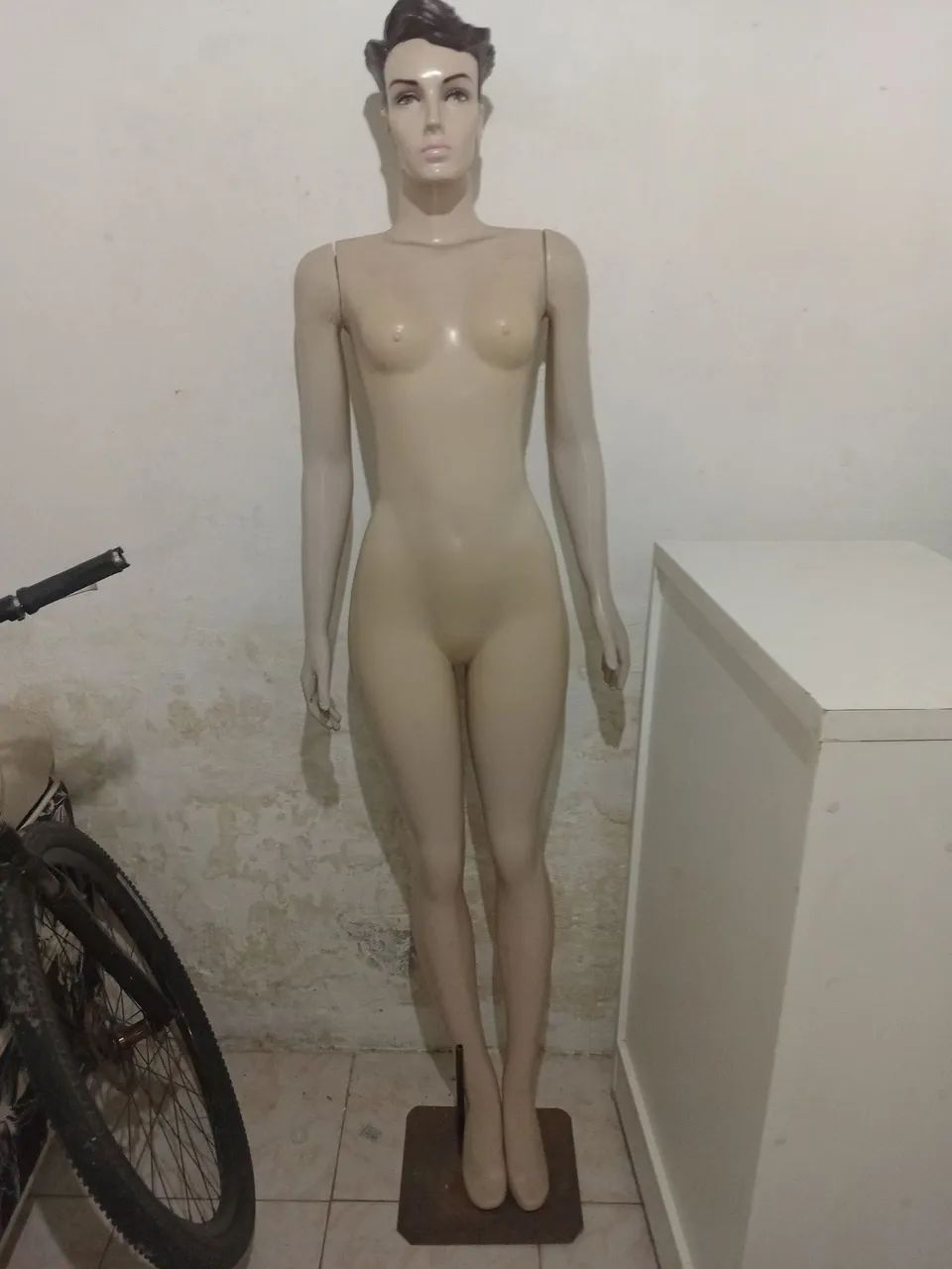 Vendo itens para loja de roupas 