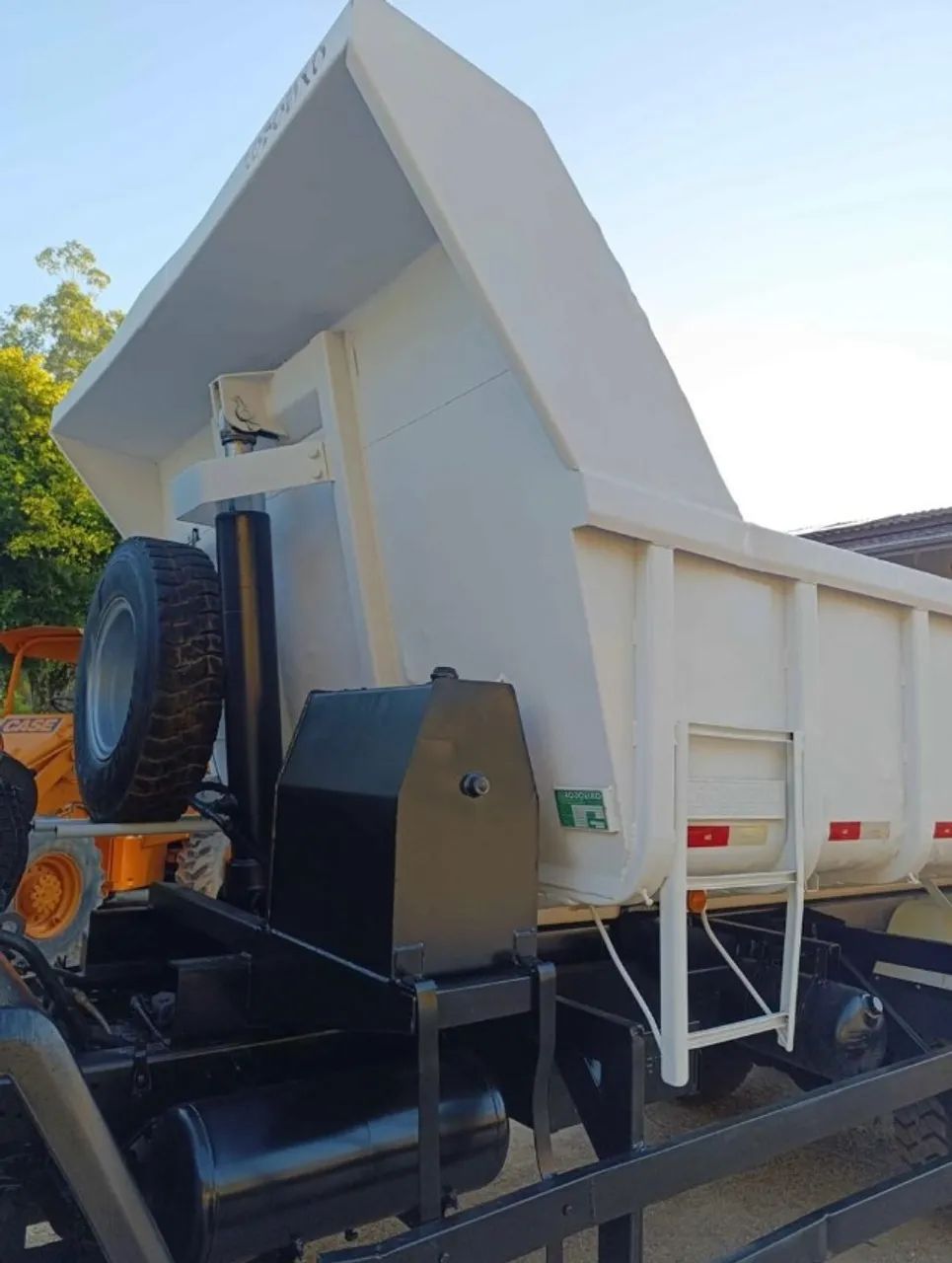 Ford Cargo 2428e caçamba  - Foto 11