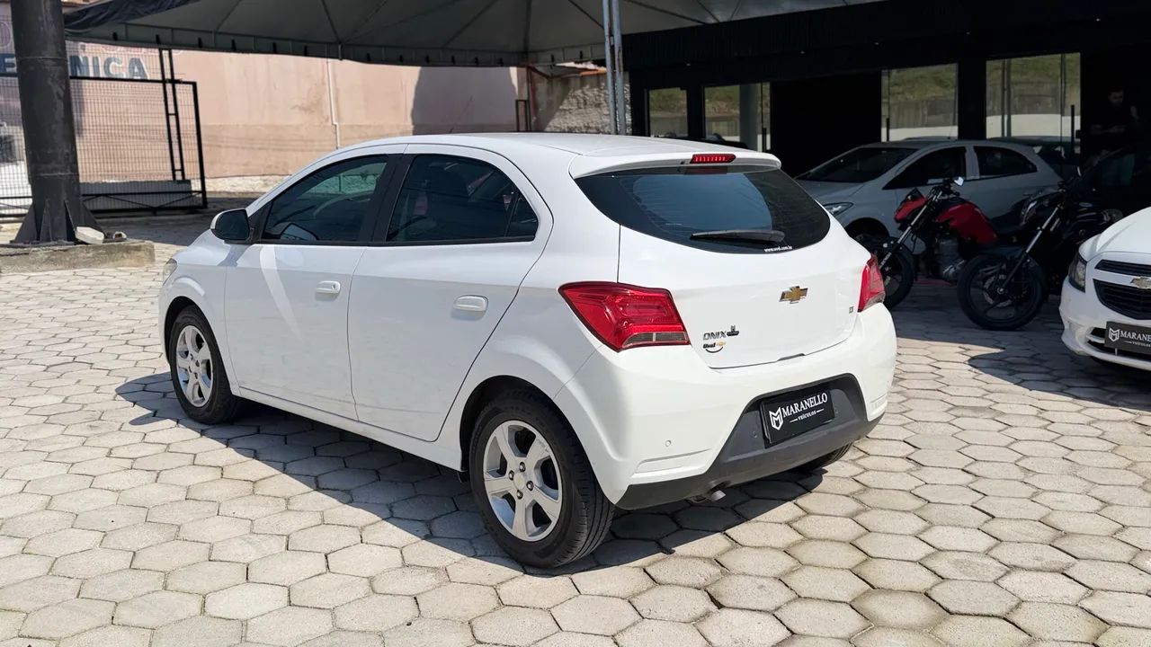 Chevrolet Onix Hatch LT 1.4 8V Flex Mec. 4P 2019 - Foto 5