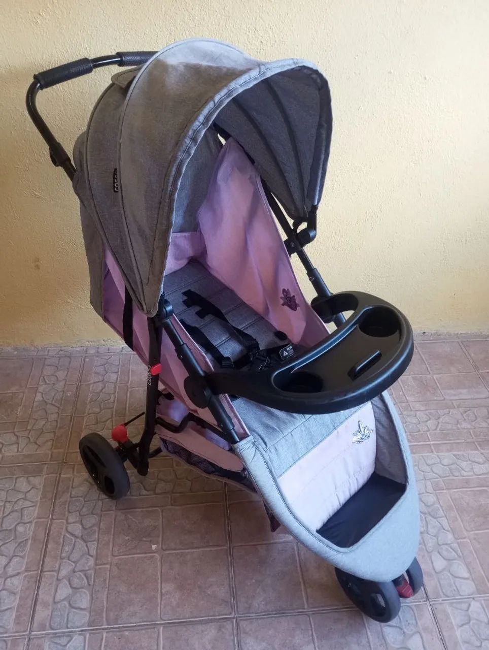 Vendo carrinho de bebê em ótimo estado  - Foto 2
