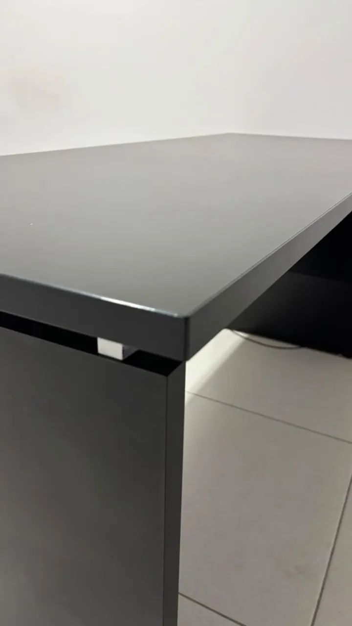 Mesa escritório com 2 gavetas e chave - Foto 3