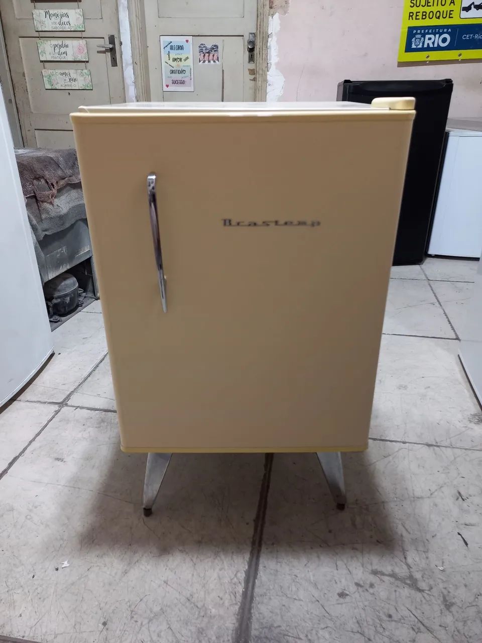 Frigobar Brastemp Retrô com garantia e ótimo estado - Foto 2