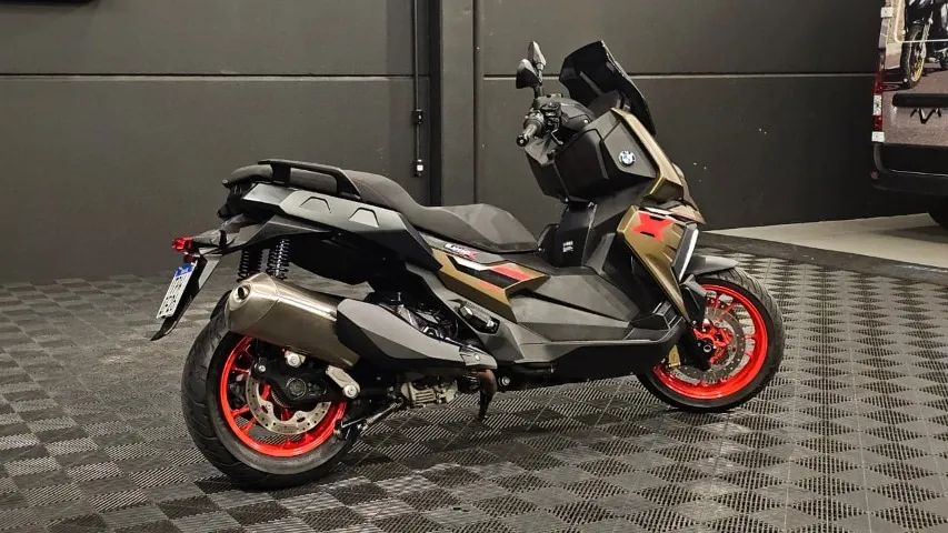 C 400 X PLUS 2025 Marrom - Foto 5