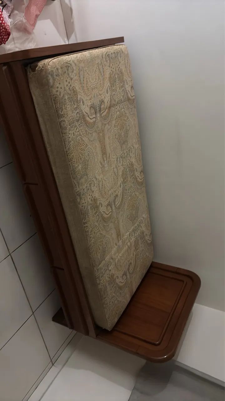 CAMA COM COMPARTIMENTOS PRA GUARDAR COISAS - Foto 2