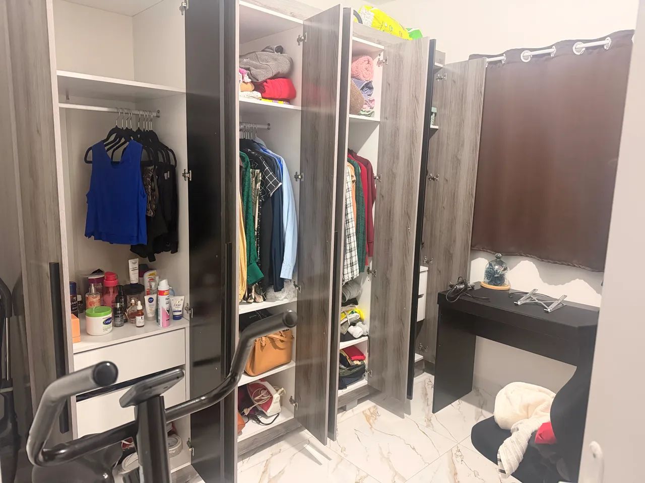 Guarda roupa preto  - Foto 2