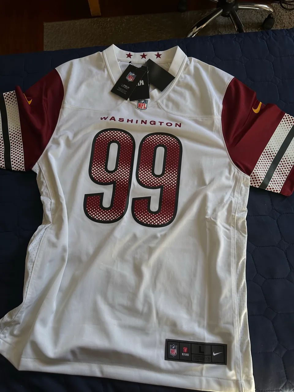Camisa NFL oficial - Washington Commanders - Chase Young - Foto 3