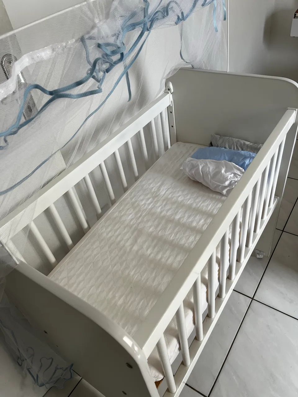 Mini Berço Grade Móvel com colchão  - Foto 2