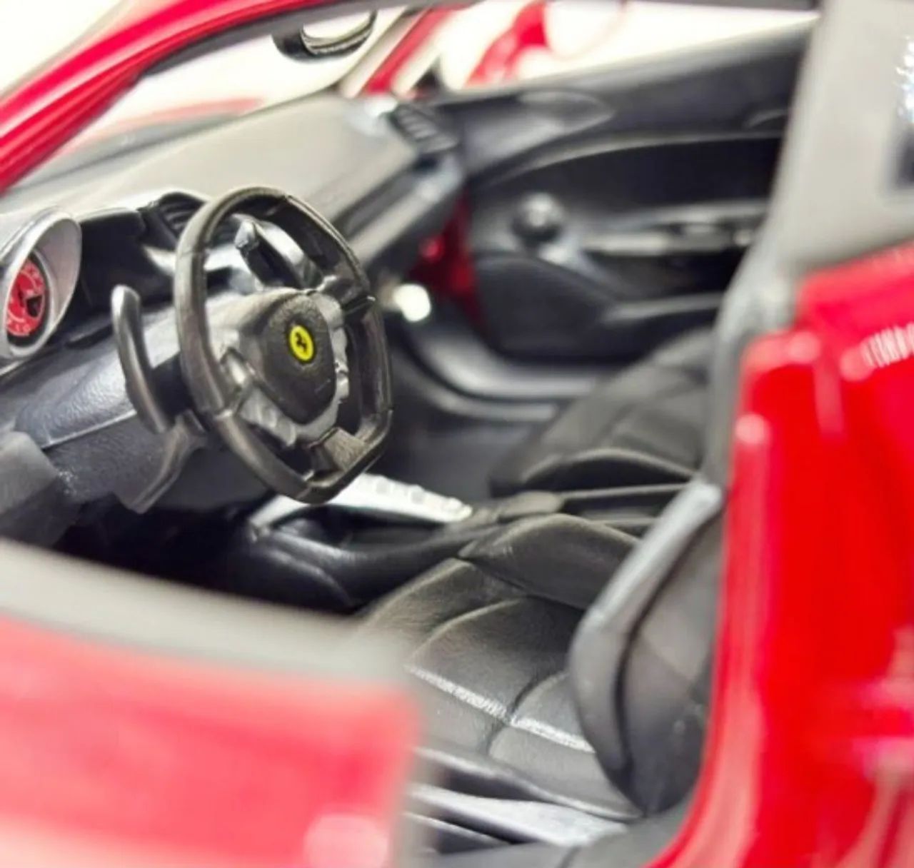 Miniatura 1:18 Ferrari 488 GTB Race + Play Bburago Vermelha 24 Cm