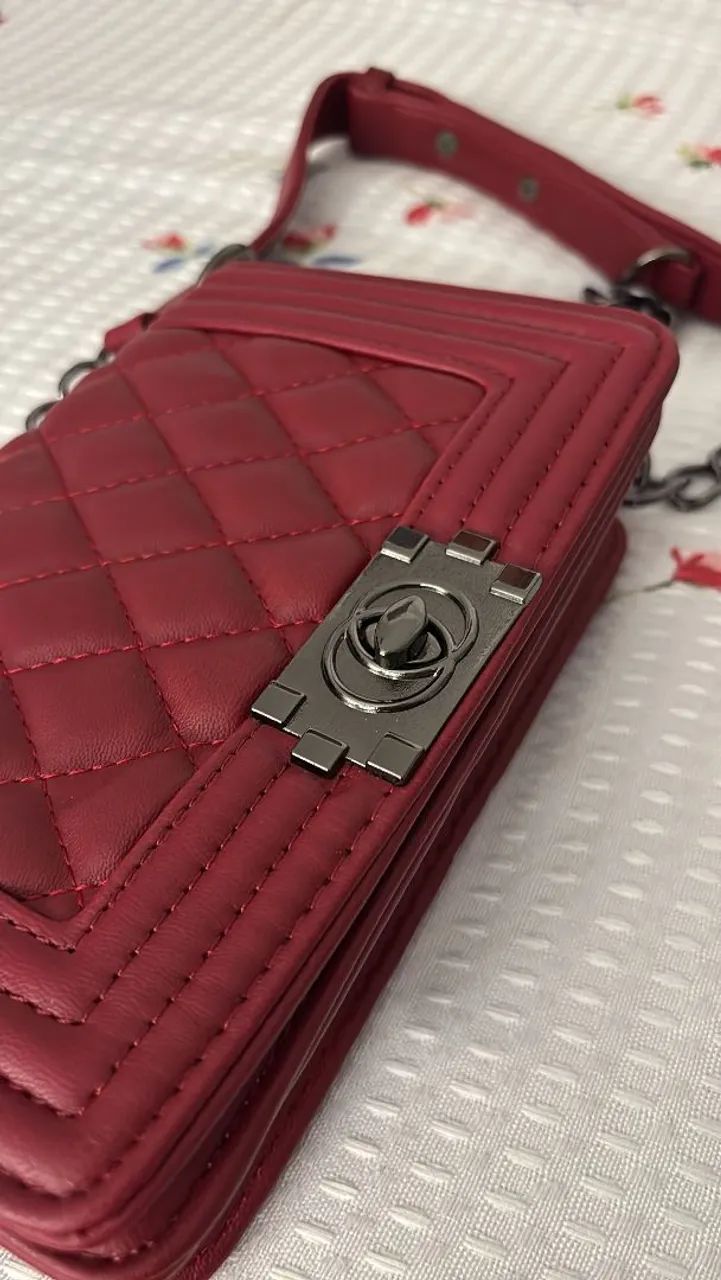 Bolsa matelassê vinho com corrente, nova, nunca usada