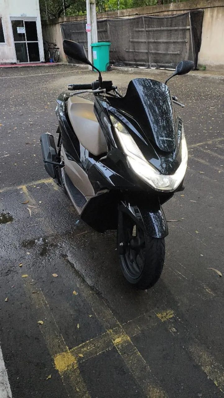 Moto nova pouca usada 