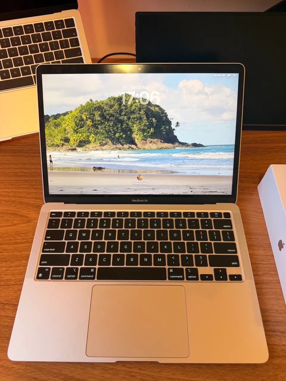 MacBook Air M1 2020 - 8GB / 256GB - Prata - Completo com Caixa e