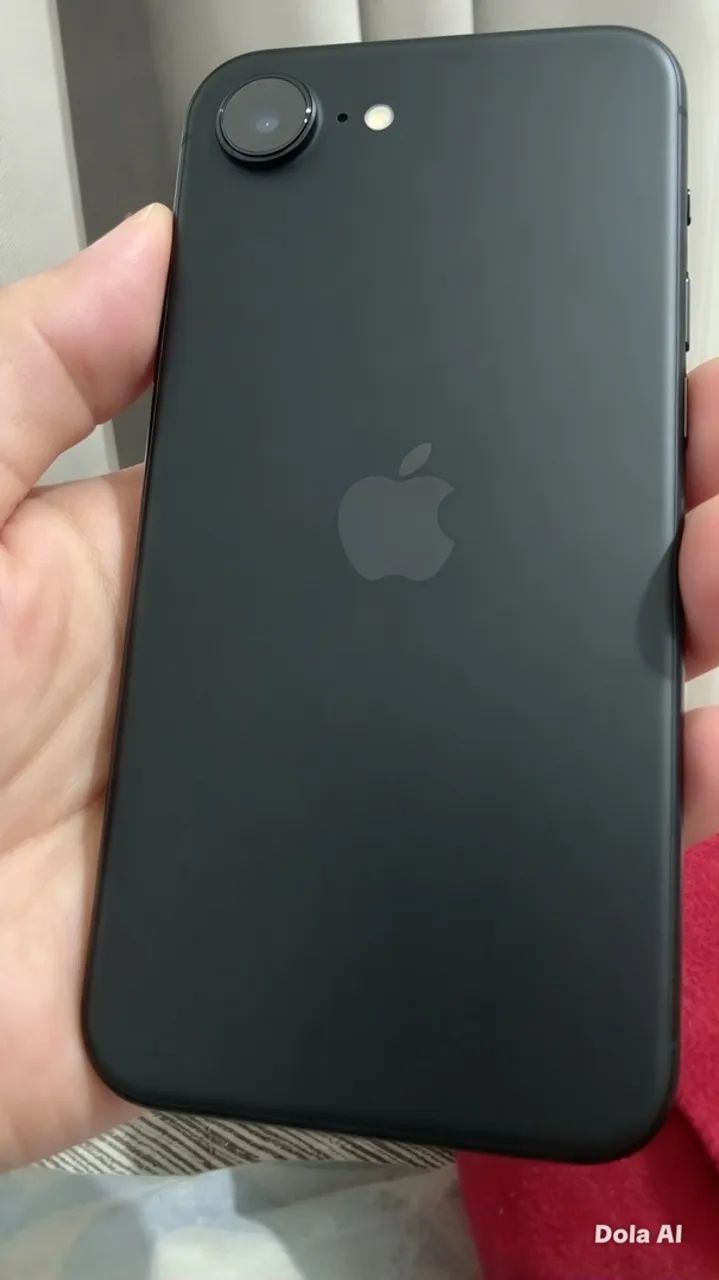 Vendo IPhone 17e semi novo  - Foto 3