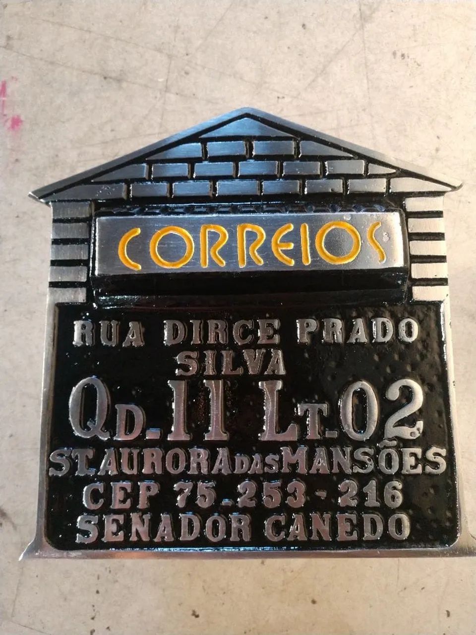 Caixa de correspondência no alumínio 