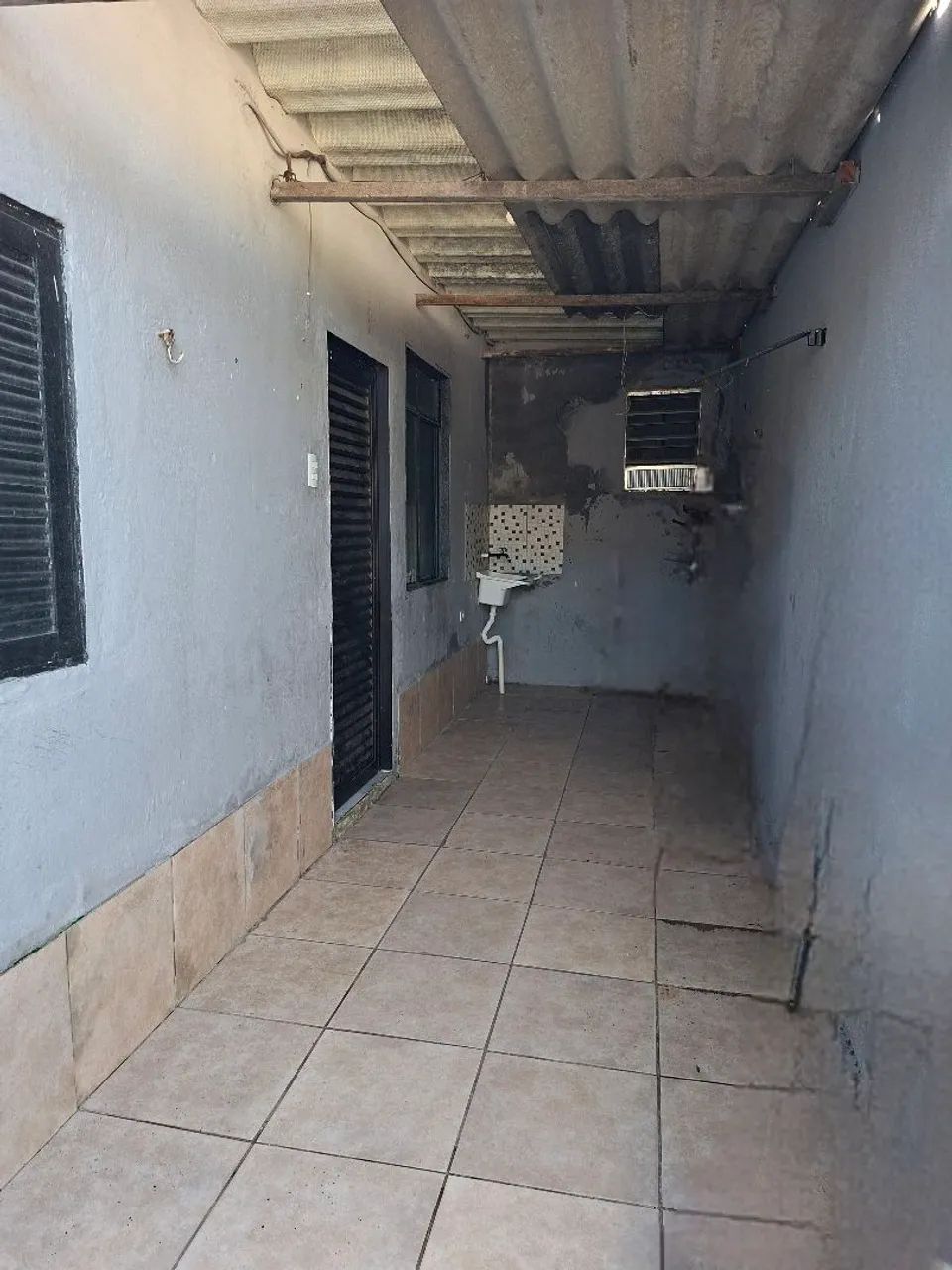 Alugo casa de fundos - Foto 2