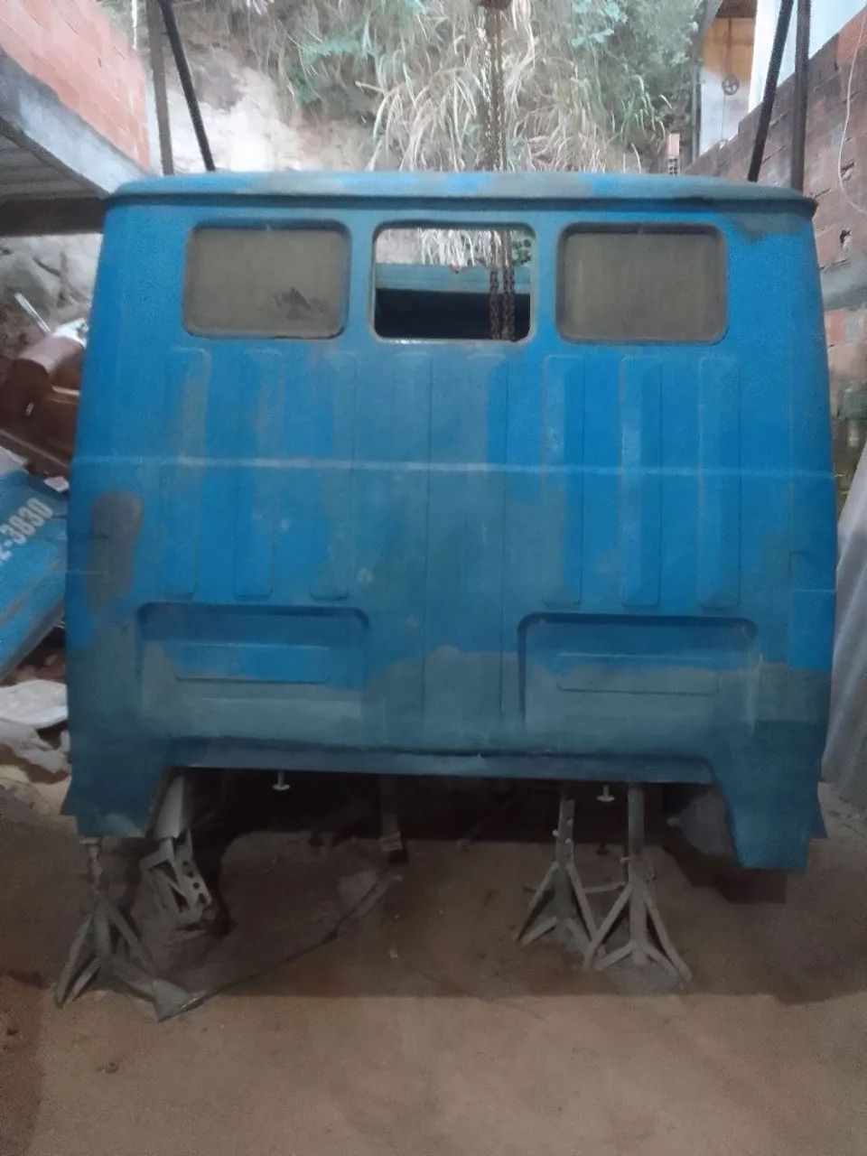 Cabine de 608D reformada à base de troca. 