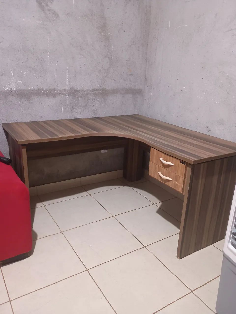 Mesa de escritório em L