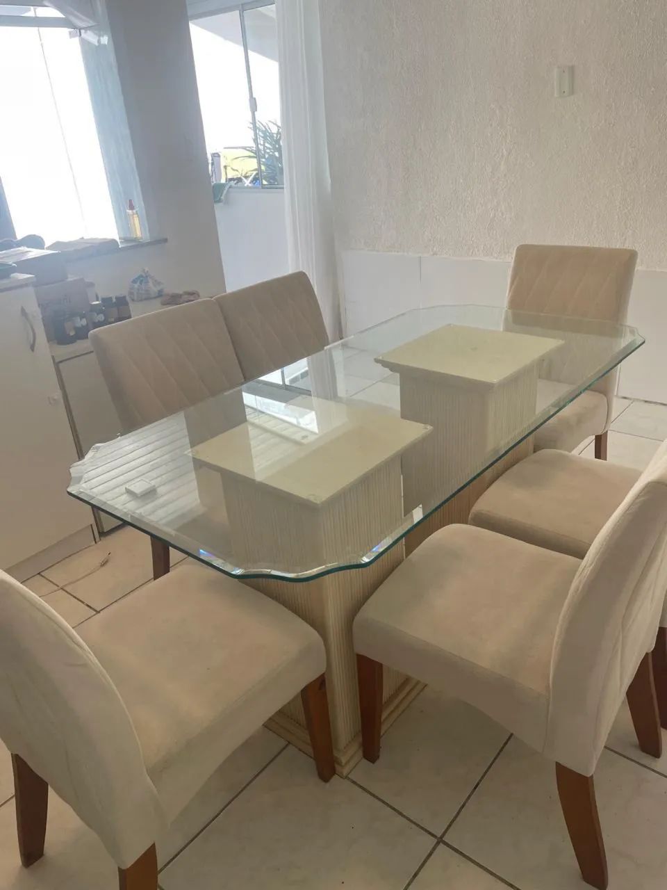 Mesa com 6 cadeiras e tampo de vidro  - Foto 3