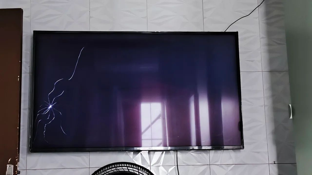 Vendo tv para retirada de peças 