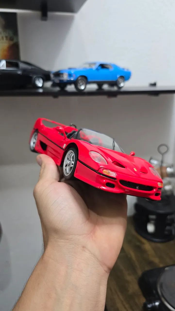 Carrinho miniatura ferrare f15 escala 1:18