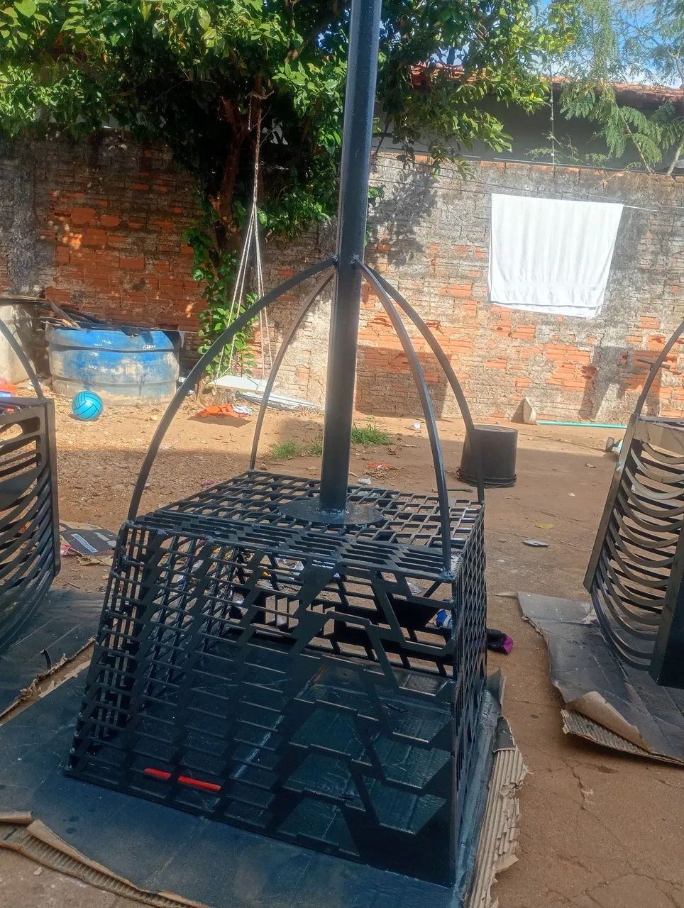 Vende-se lixeira nova