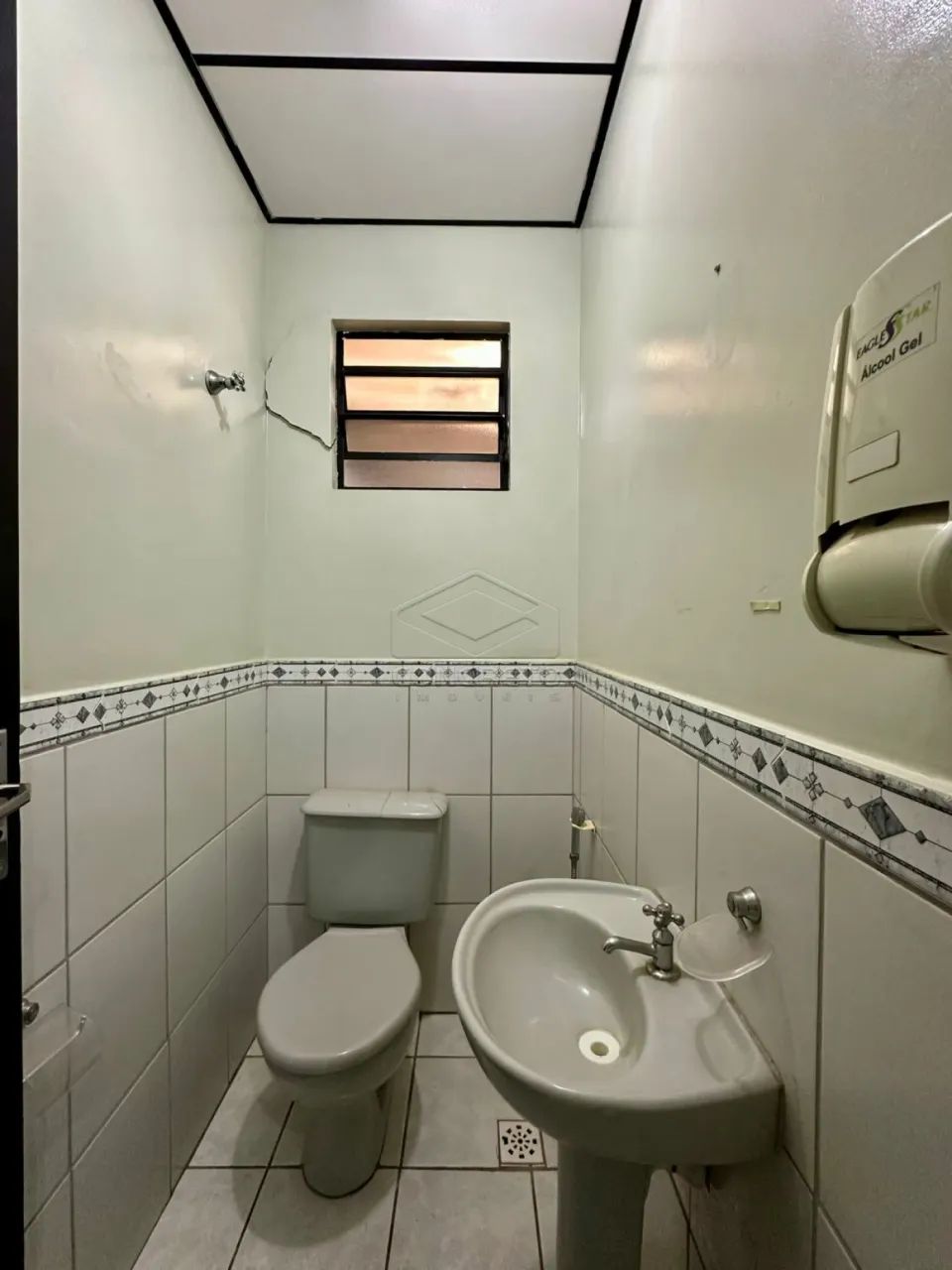 LINDO IMÓVEL COMERCIAL EM EXCELENTE LOCALIZAÇÃO - Foto 4