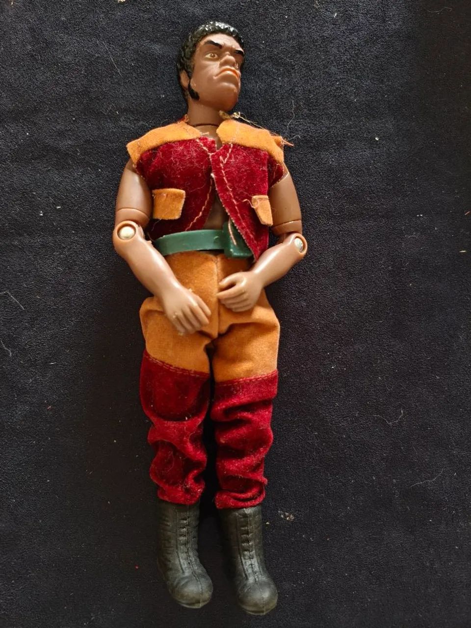 Boneco estilo Falcon anos 90 com roupa 