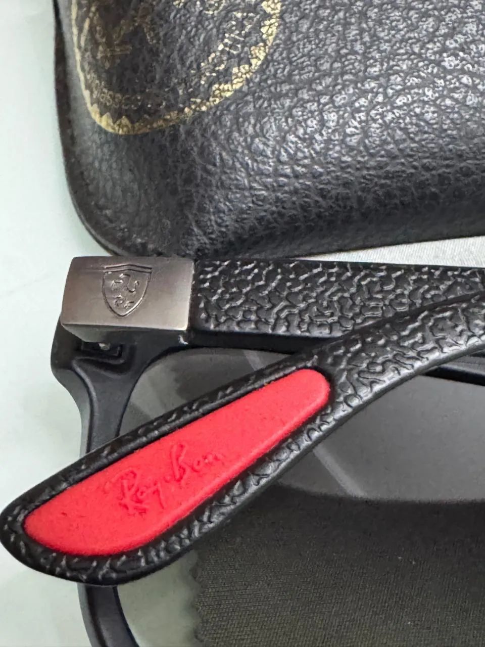Óculos de sol Ray-Ban modelo scuderia 142. - Foto 4