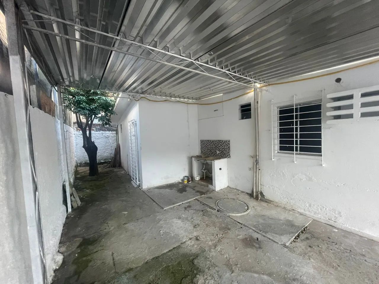 ? Casa ampla com quintal enorme e terraço gradeado - Foto 5