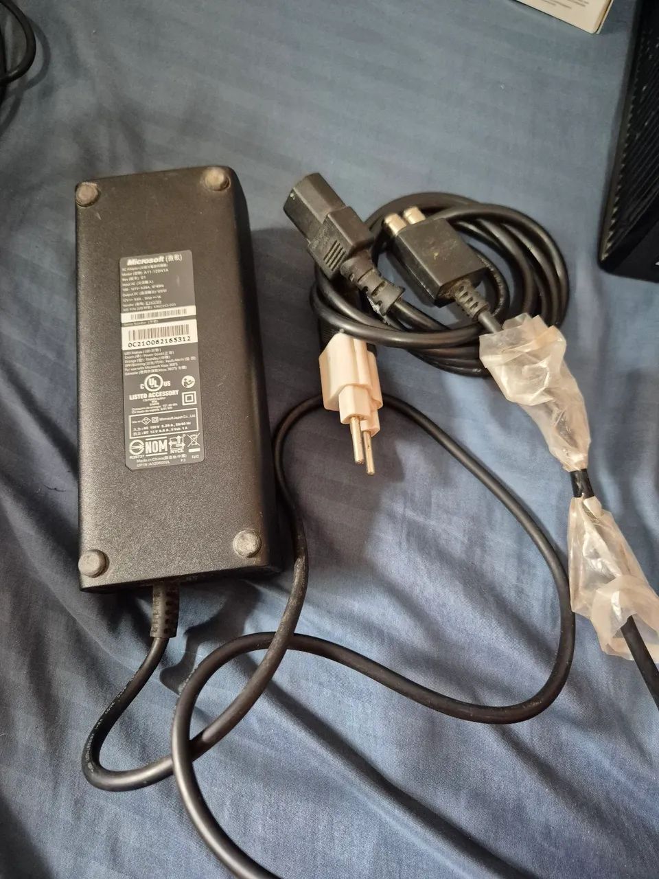 VENDO XBOX 360 + KINECT + 2 CONTROLES + ACESSÓRIOS - COM DEFEITO - Foto 2