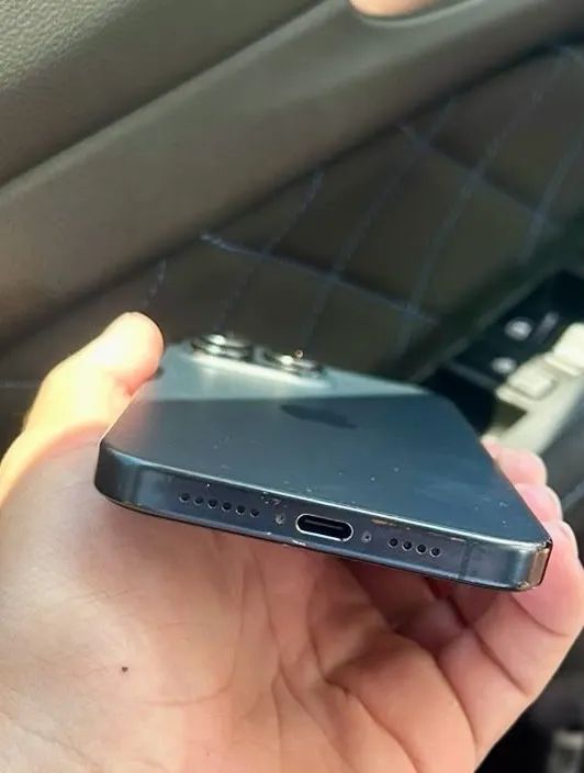 Vendo IPhone 15 Pro Max 256GB. + Brindes. - Foto 4