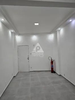 Sala Comercial à Venda no Coração da Tijuca  Praça Saens Peña