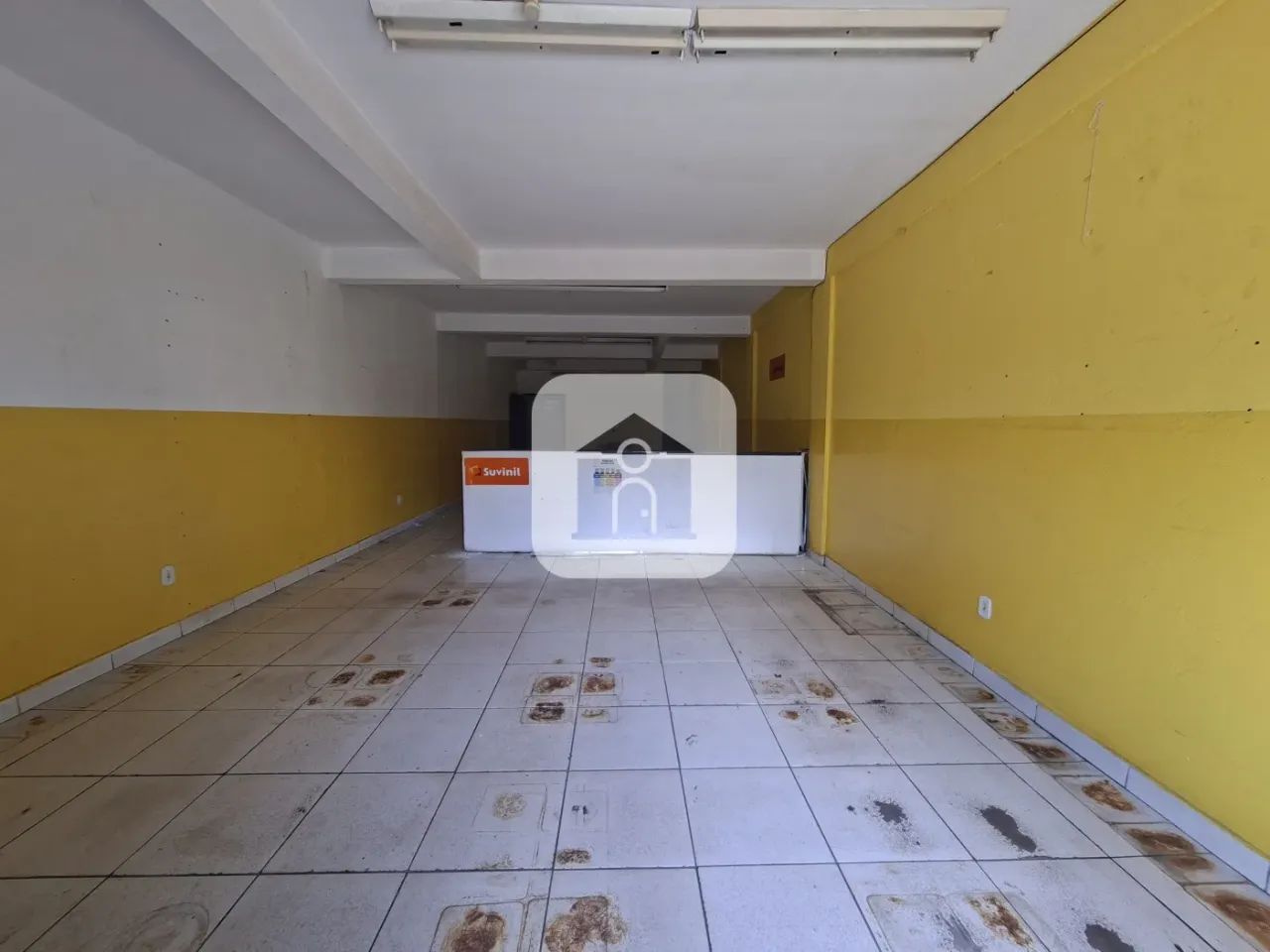 Cômodo comercial para locação no bairro Planalto