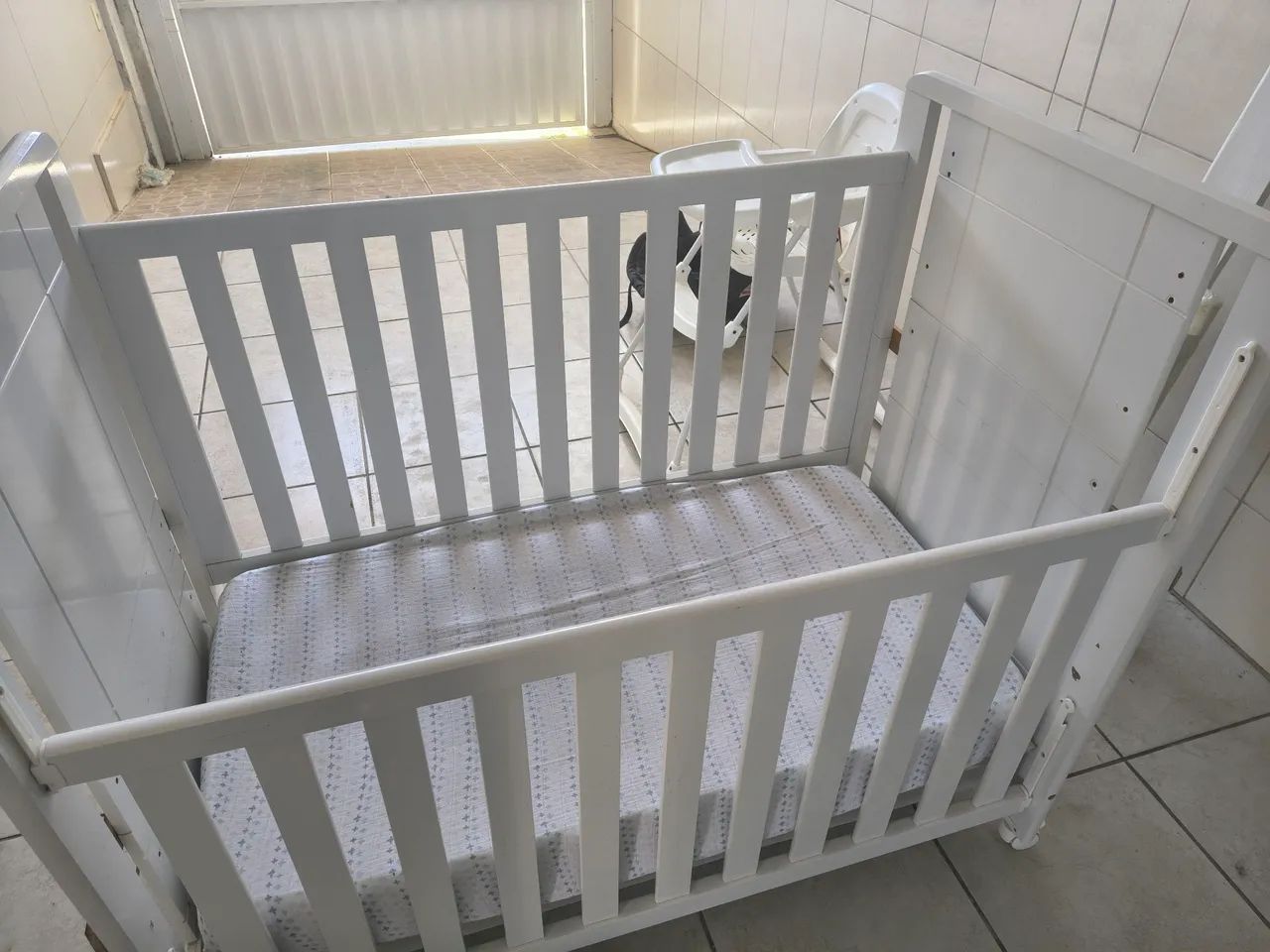 Vendo berço cadeirinha de papa e bebê conforto - Foto 2