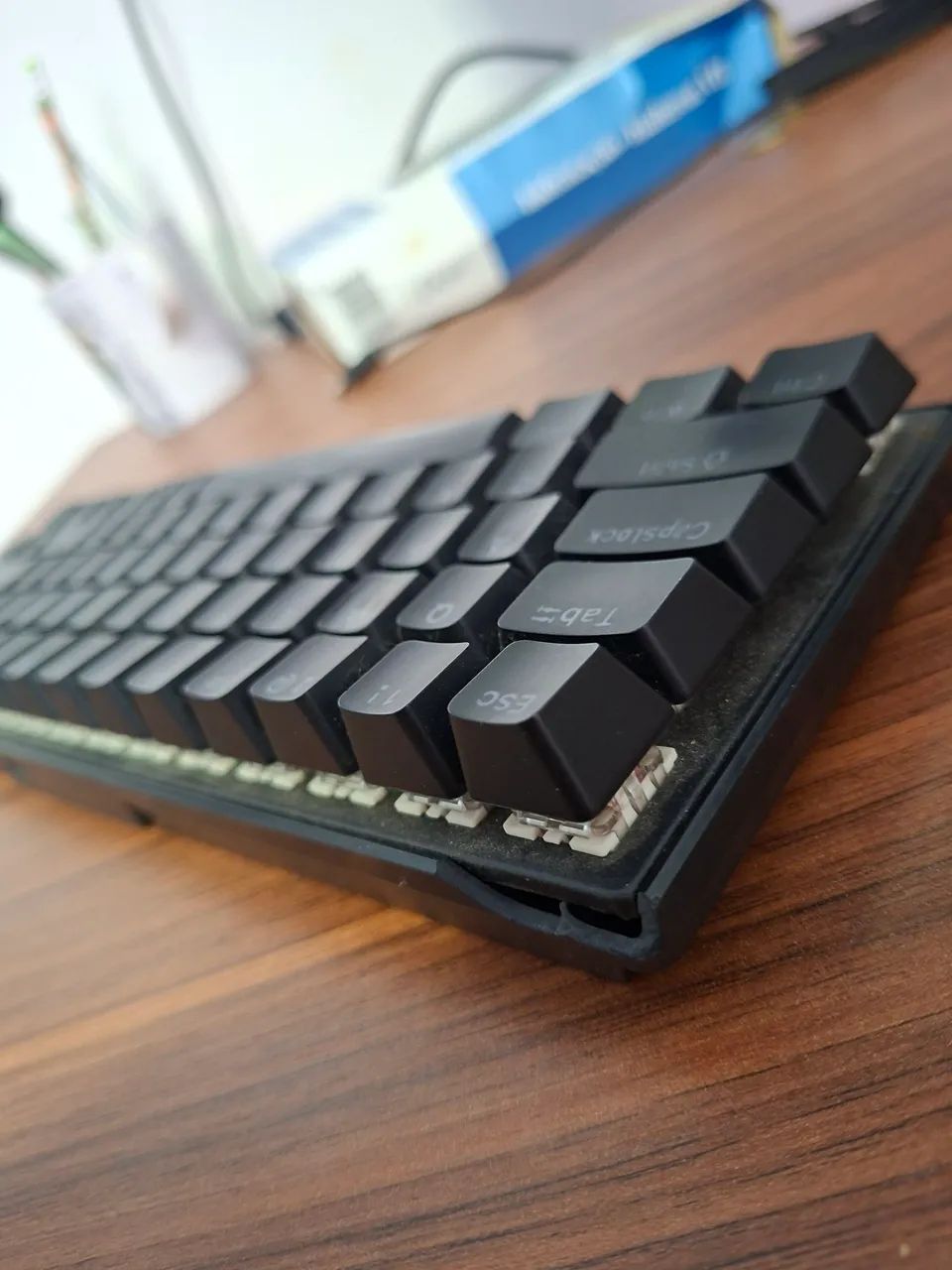 Teclado Mecânico 60% switch vermelho - funciona  perfeitamente  - Foto 2