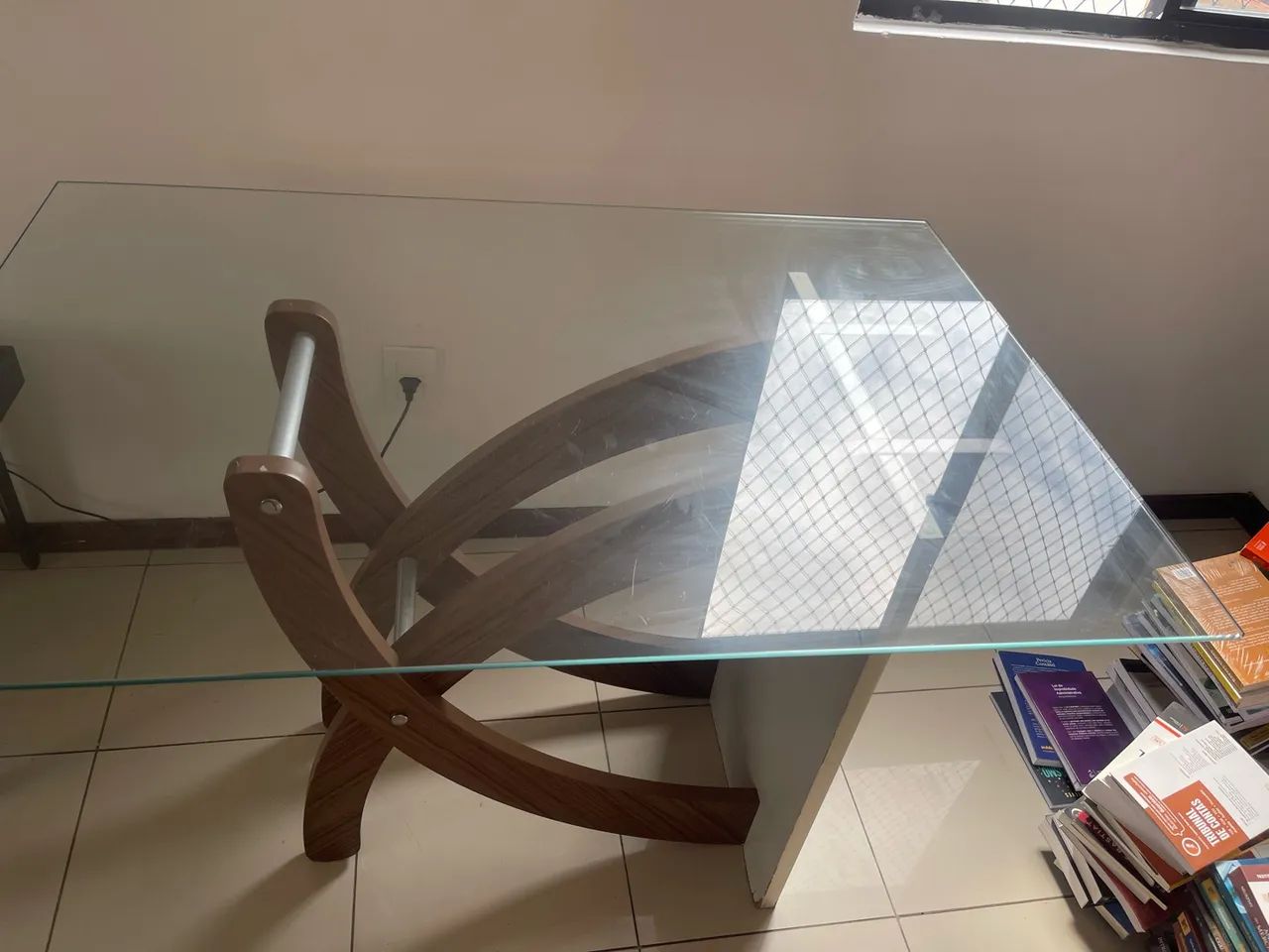 Vende-se uma boa mesa com tampo de vidro  - Foto 3
