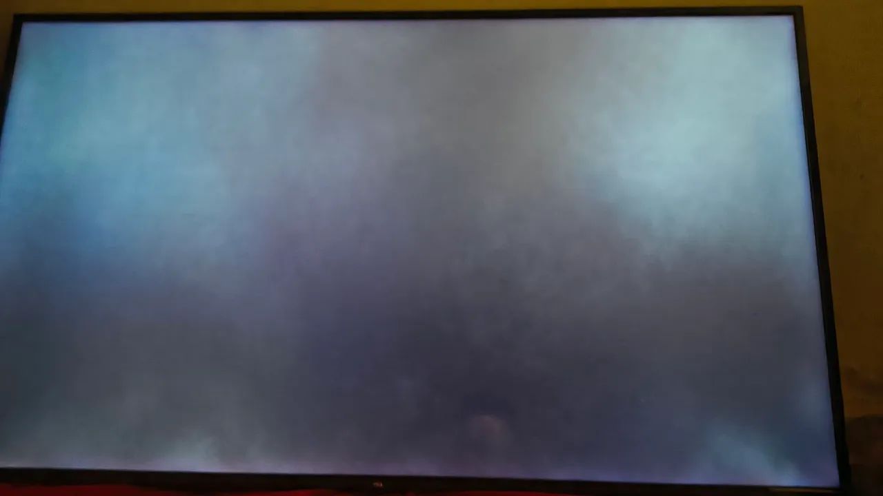 Vendo faço negócio na TV de 65 polegadas tcl com problema na tela - Foto 5
