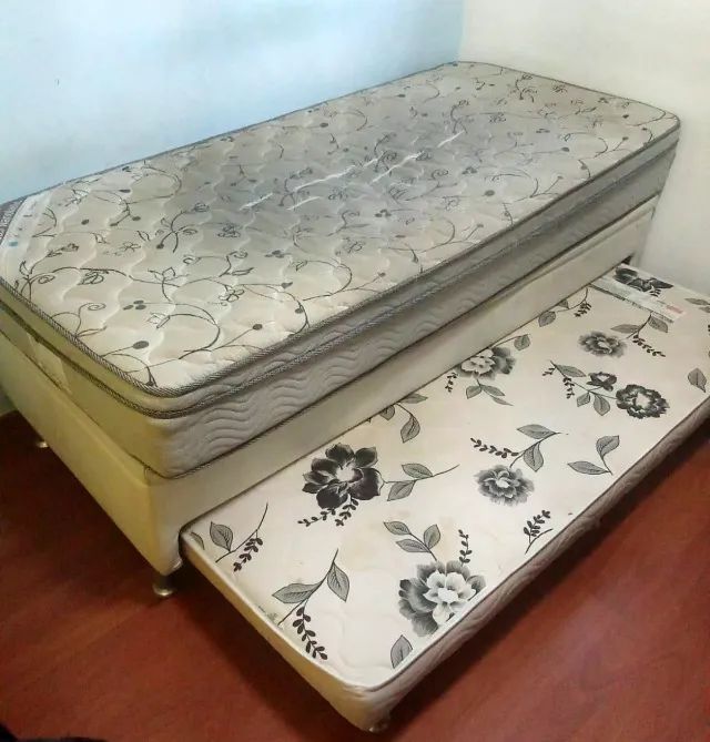 Cama solteiro bicama com bau e colchões - Foto 2