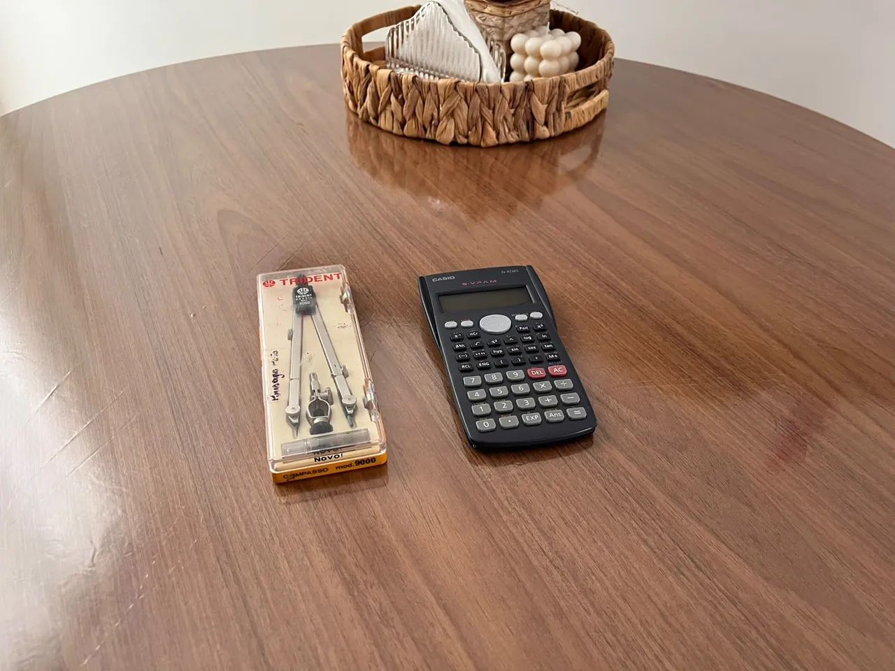 Compasso Trident 9000 e Calculadora científica Casio fx-82ms