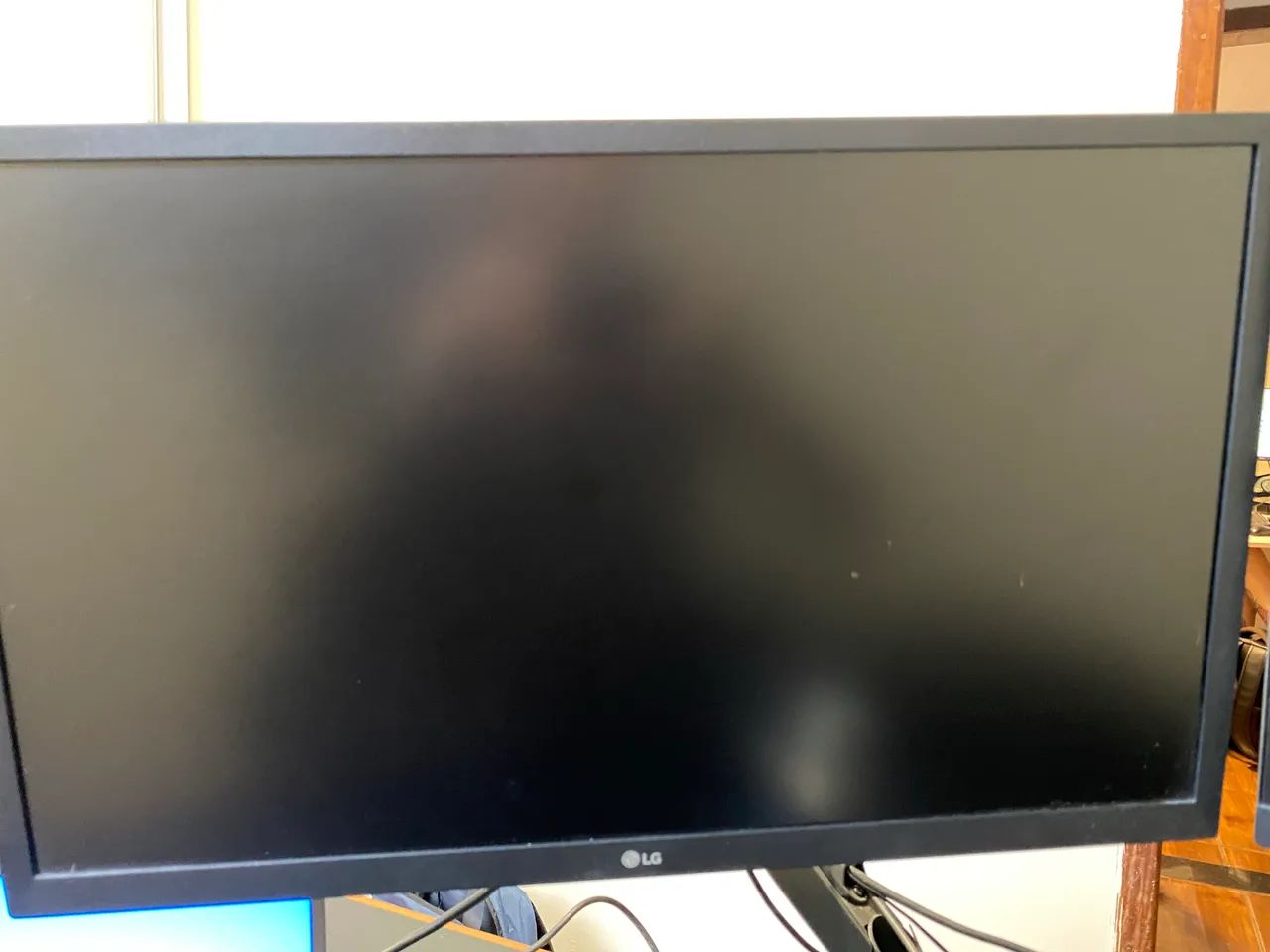 Monitor LG 23.8 com suporte articulado